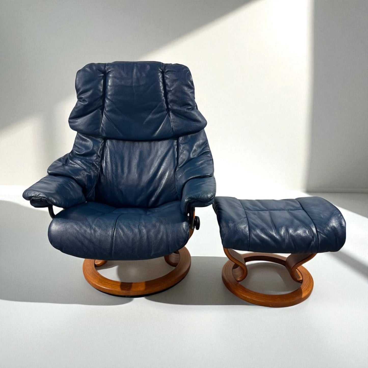 Stressless Reno (M) lenestol med krakk – ekte skinn – Pent brukt | MøbelGlede
