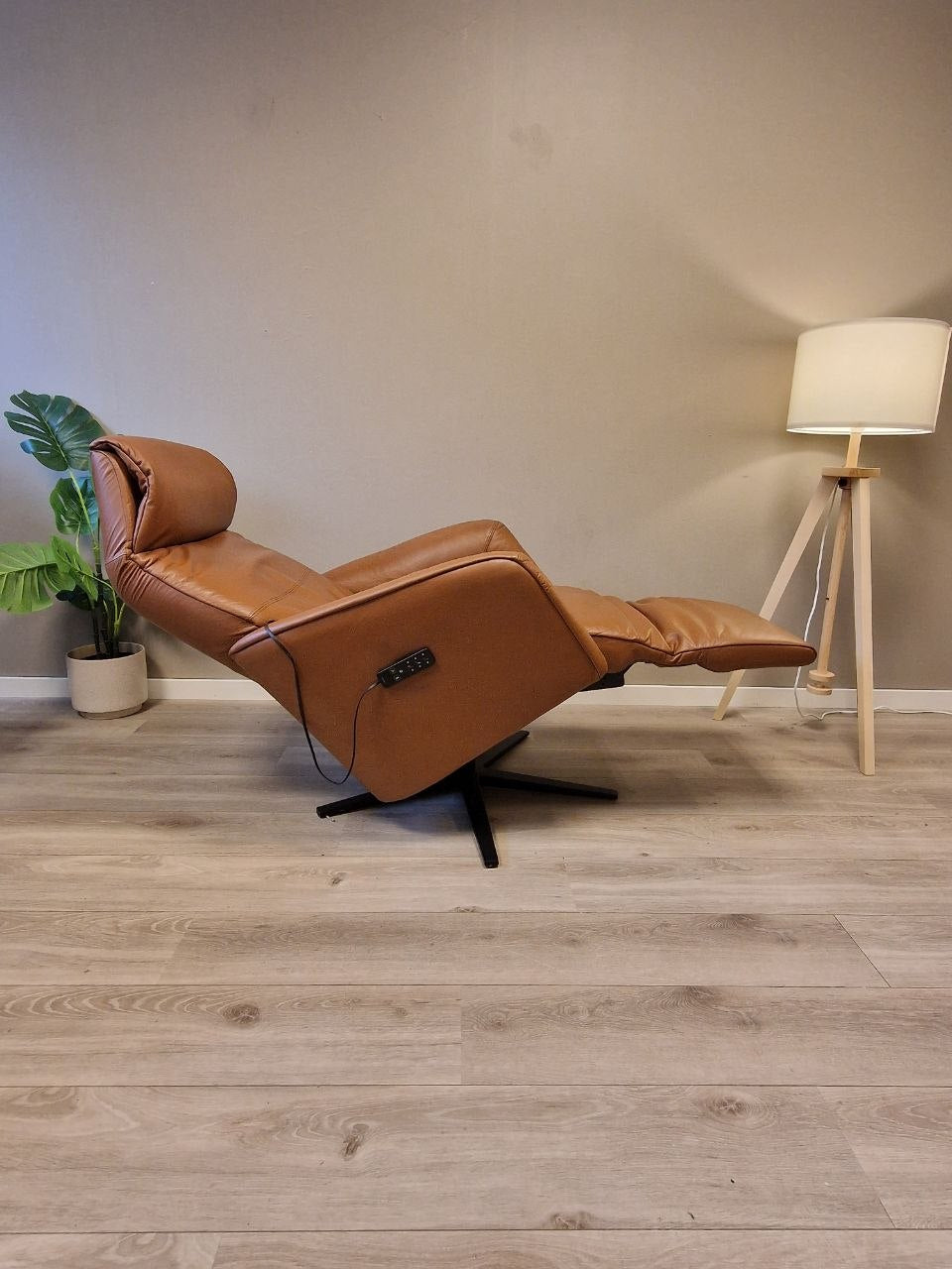 Stressless® Scott motorisert lenestol i cognac skinn