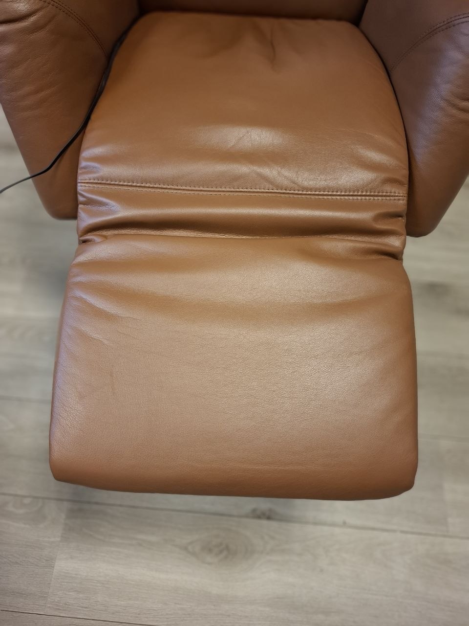 Stressless® Scott motorisert lenestol i cognac skinn