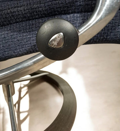 Stressless View lenestol med krakk – Mørk blå stoff | Ekornes Signatur