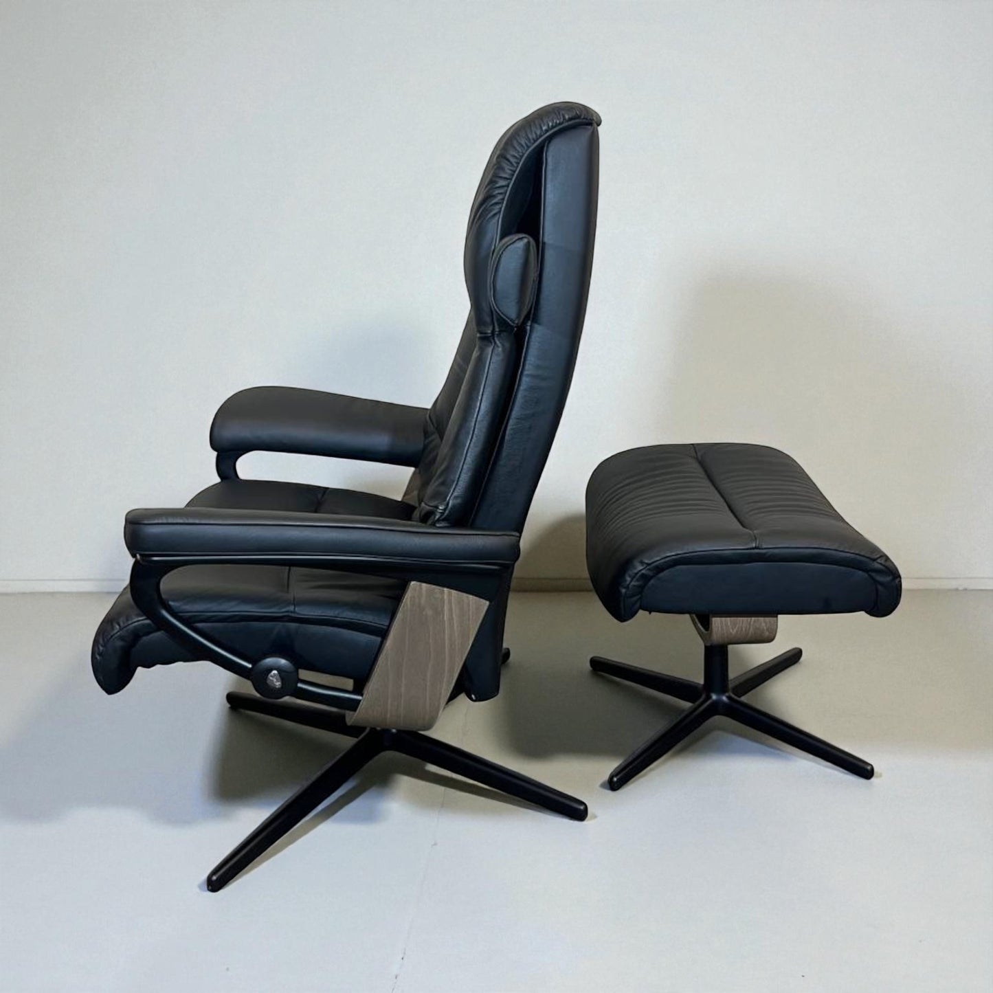 Stressless View hvilestol Western Grå med krakk – Sjelden mulighet | MøbelGlede