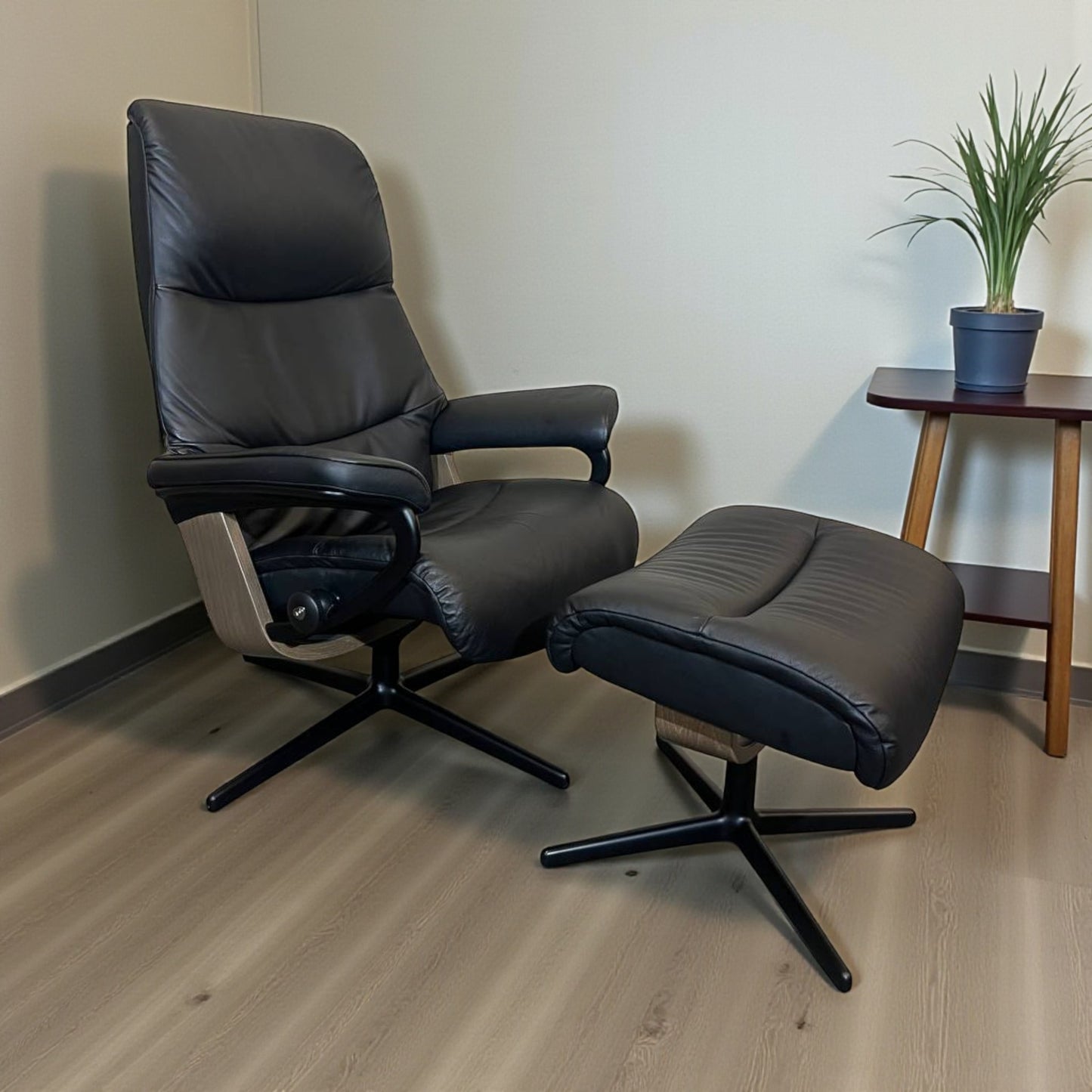 Stressless View hvilestol Western Grå med krakk – Sjelden mulighet | MøbelGlede