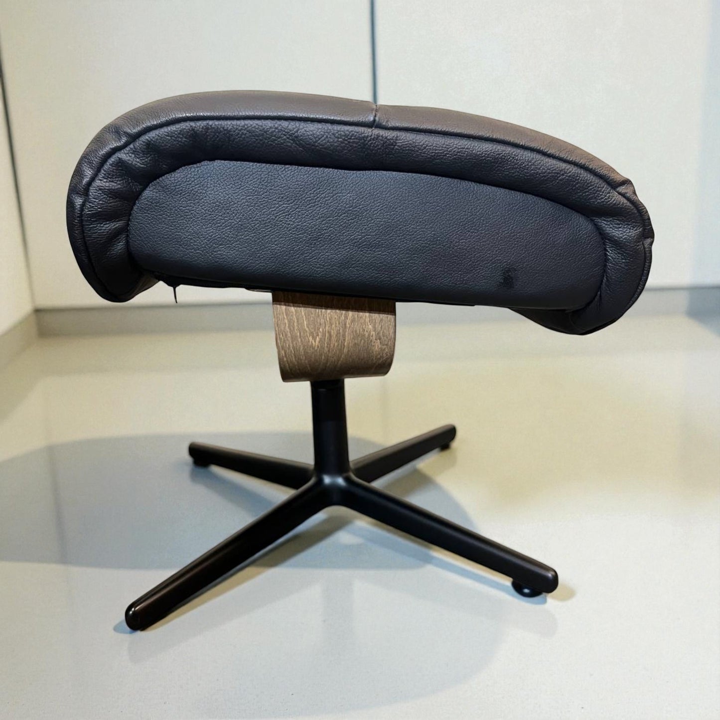 Stressless View hvilestol Western Grå med krakk – Sjelden mulighet | MøbelGlede