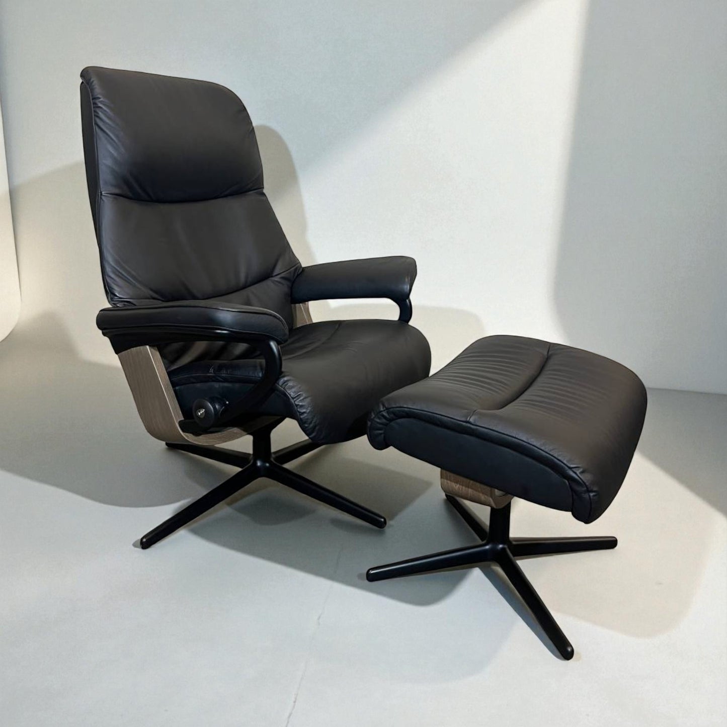 Stressless View hvilestol Western Grå med krakk – Sjelden mulighet | MøbelGlede