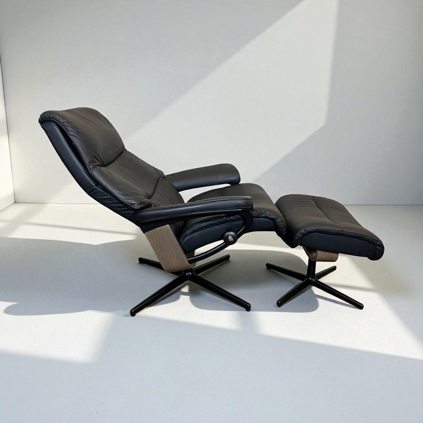 Stressless View hvilestol Western Grå med krakk – Sjelden mulighet | MøbelGlede