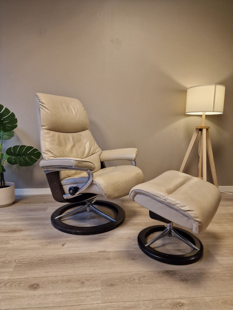 Brukt Stressless View signatur lenestol m/krakk i beige - frontvisning