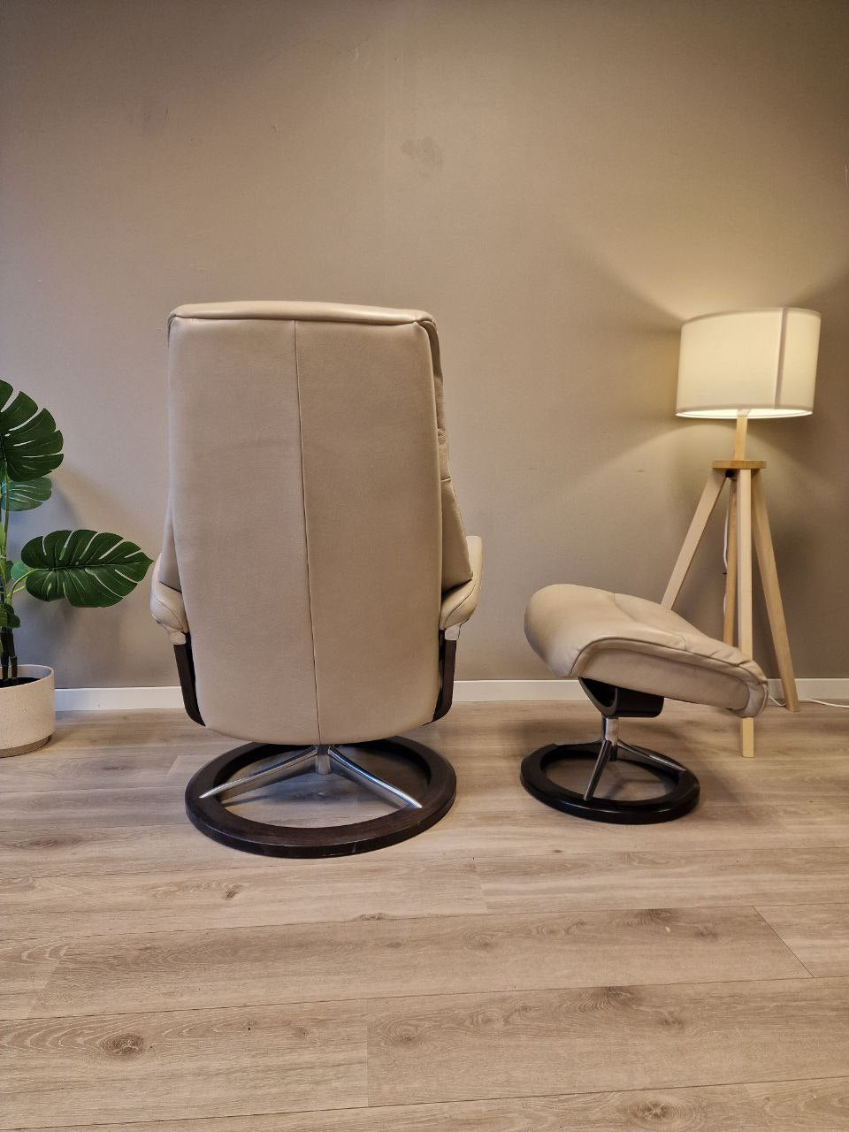 Brukt Stressless View signatur lenestol m/krakk i beige - detaljbilde skinn