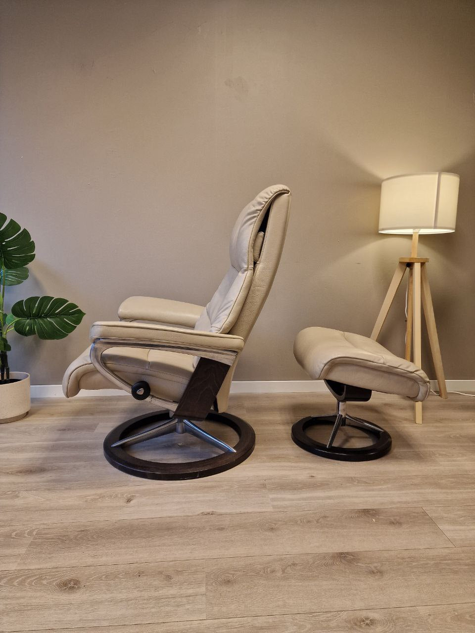 Brukt Stressless View signatur lenestol m/krakk i beige - detaljbilde understell