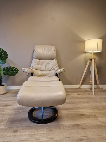 Brukt Stressless View signatur lenestol m/krakk i beige - i interiorsetting