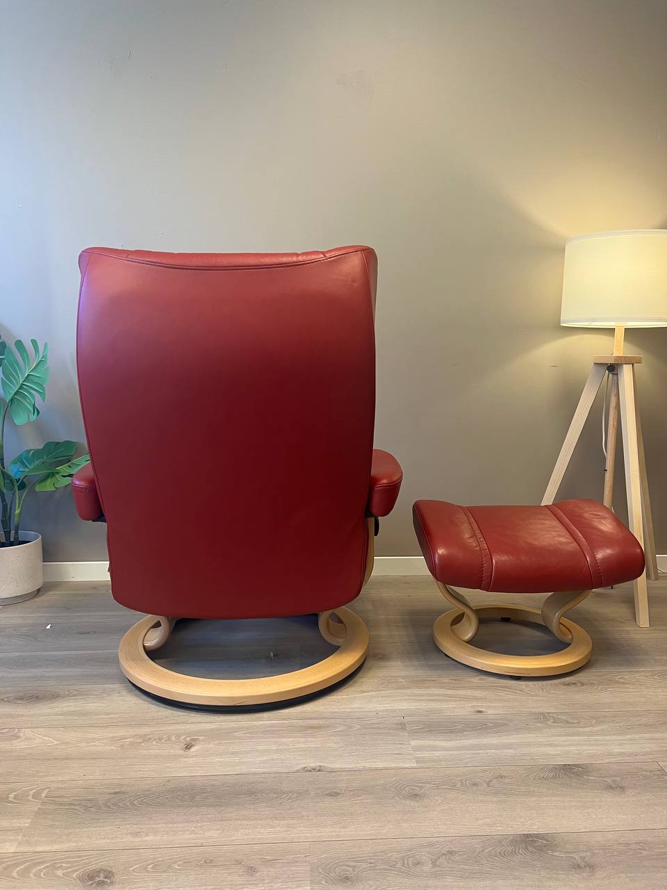 Stressless Wing (L) lenestol m/krakk i rød skinn