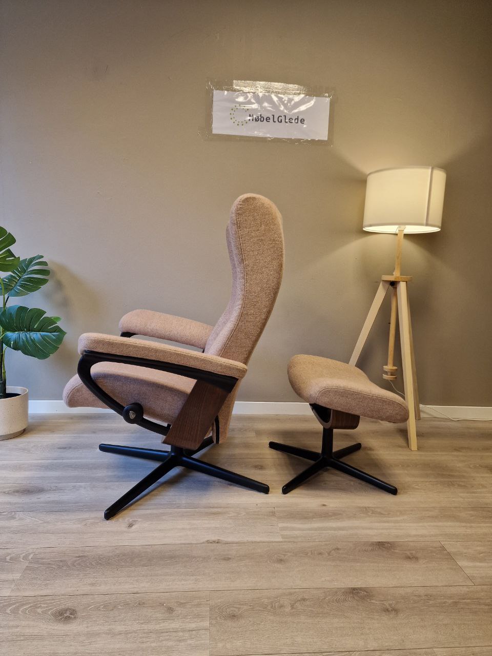 Brukt Stressless Wing (M) lenestol m/krakk i rose - detaljbilde skinn