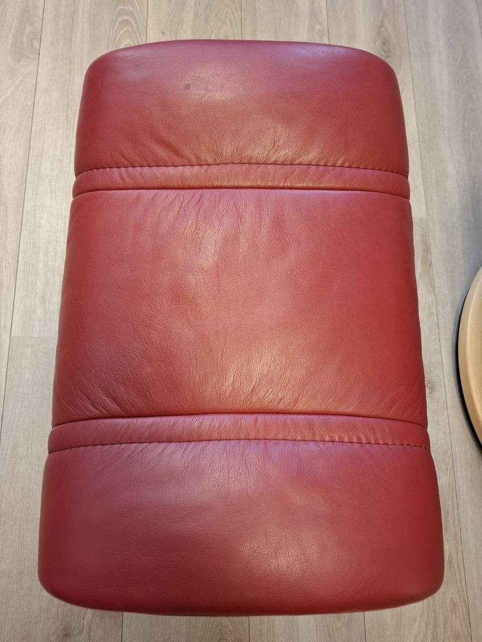 Stressless Wing (M) lenestol m/krakk i rød skinn