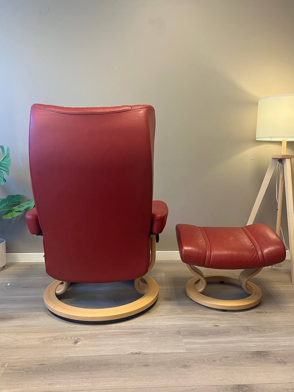 Stressless Wing (M) lenestol m/krakk i rød skinn