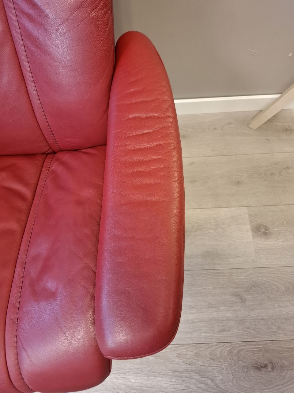Stressless Wing (M) lenestol m/krakk i rød skinn