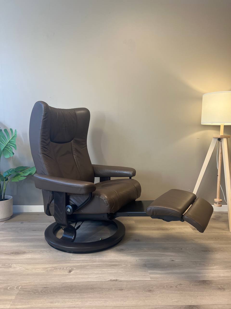 Stressless Wing Power (M) Leg&Back elektrisk lenestol Brun skinn med batteri