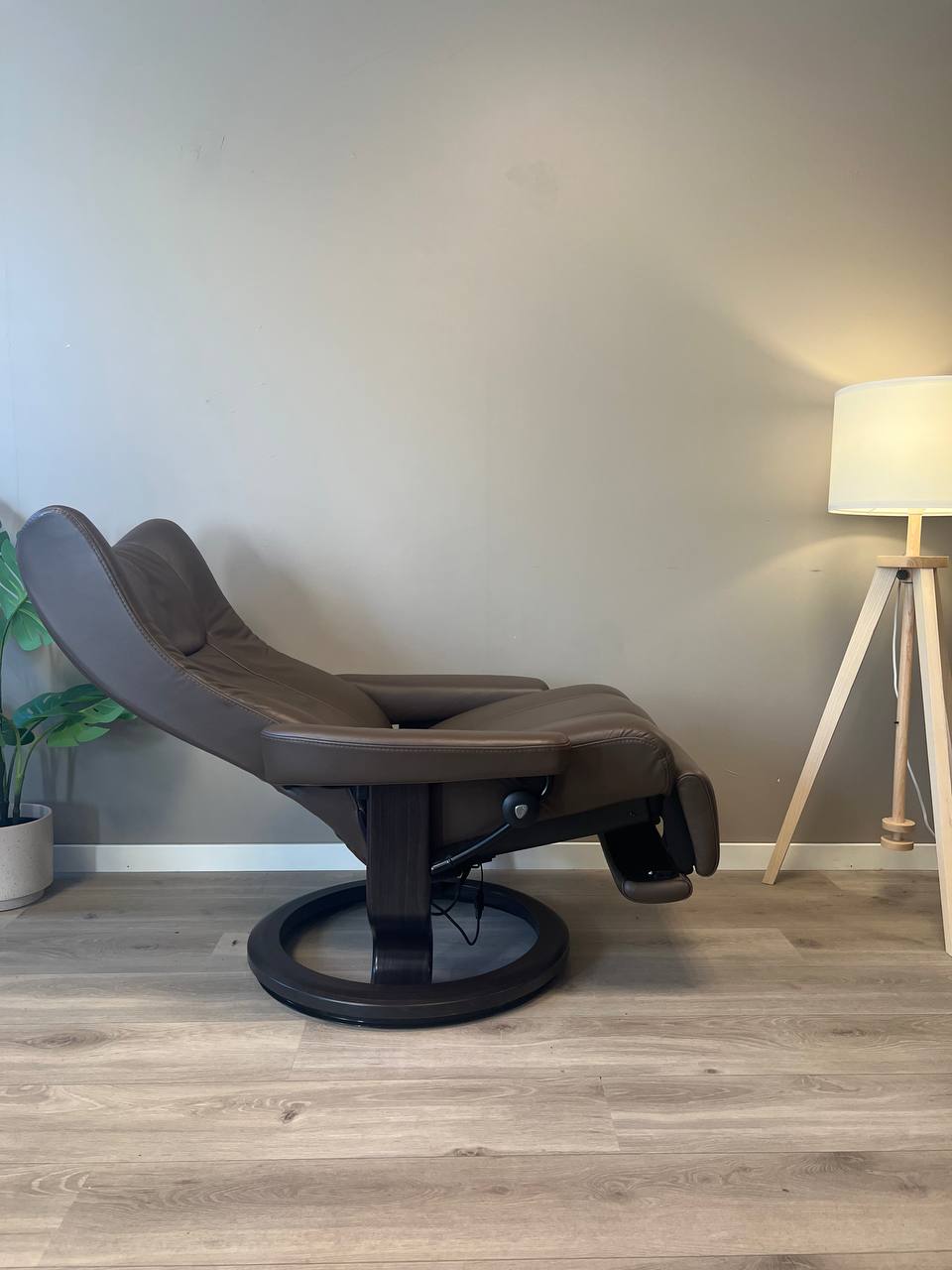 Stressless Wing Power (M) Leg&Back elektrisk lenestol Brunt skinn med batteri