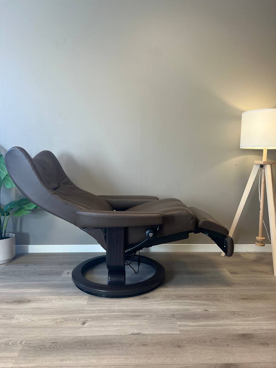 Stressless Wing Power (M) Leg&Back elektrisk lenestol Brunt skinn med batteri