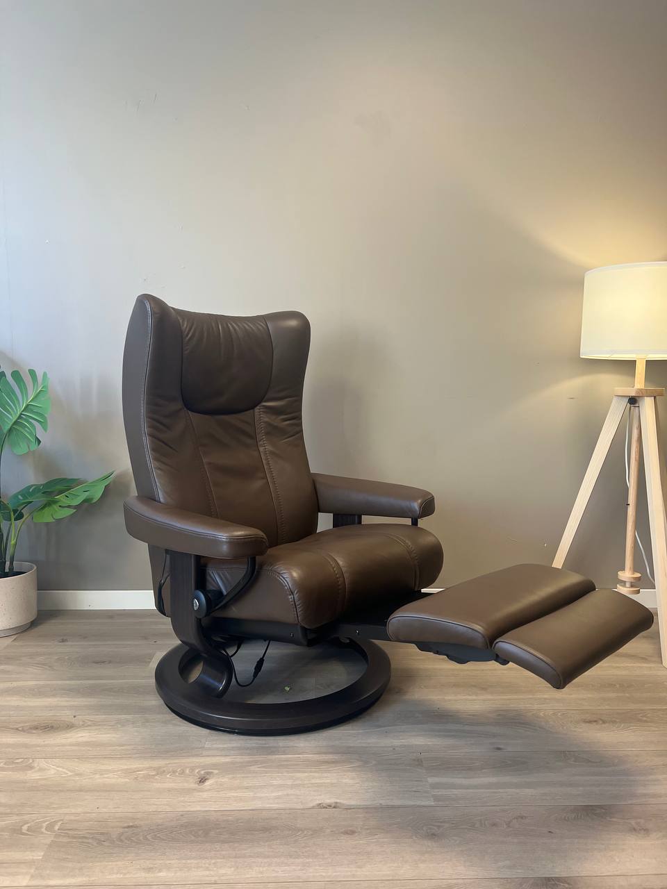 Stressless Wing Power (M) Leg&Back elektrisk lenestol Brunt skinn med batteri