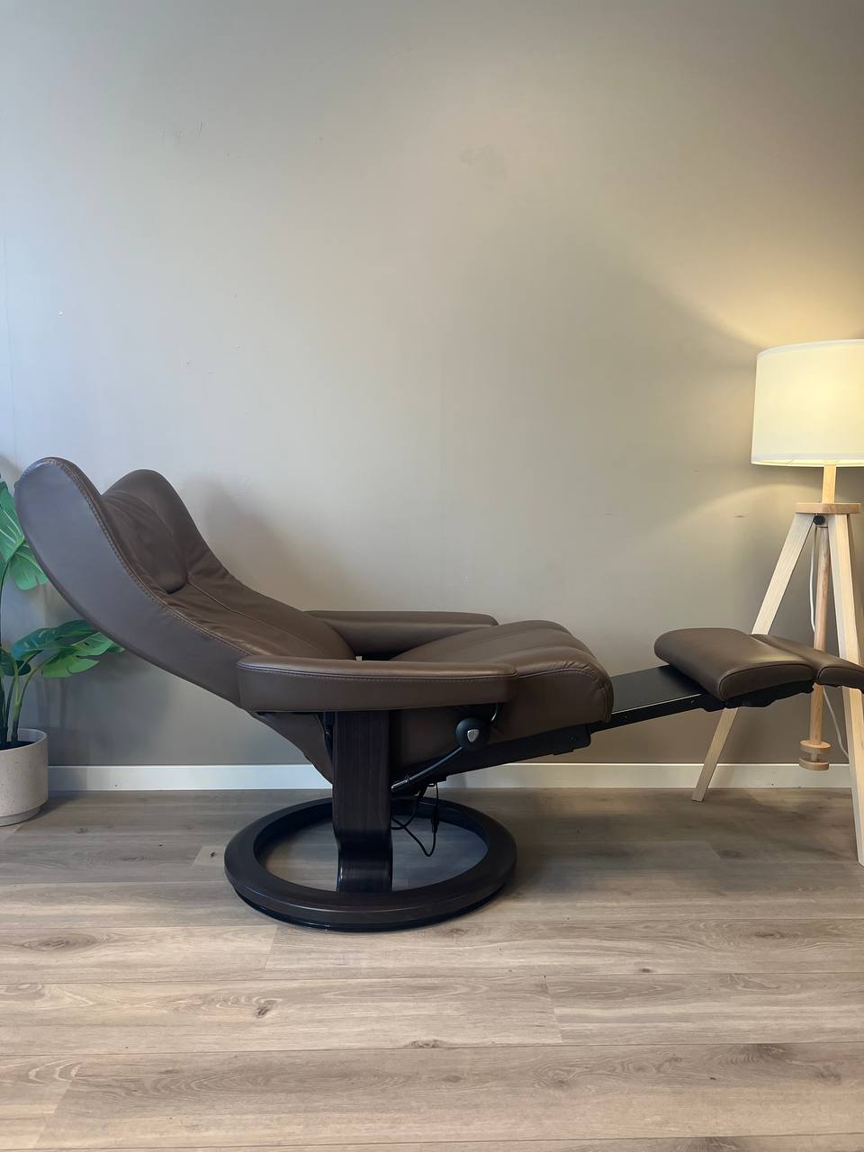 Stressless Wing Power (M) Leg&Back elektrisk lenestol Brunt skinn med batteri