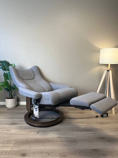 Stressless Wing Power lenestol (M) i grå tekstil