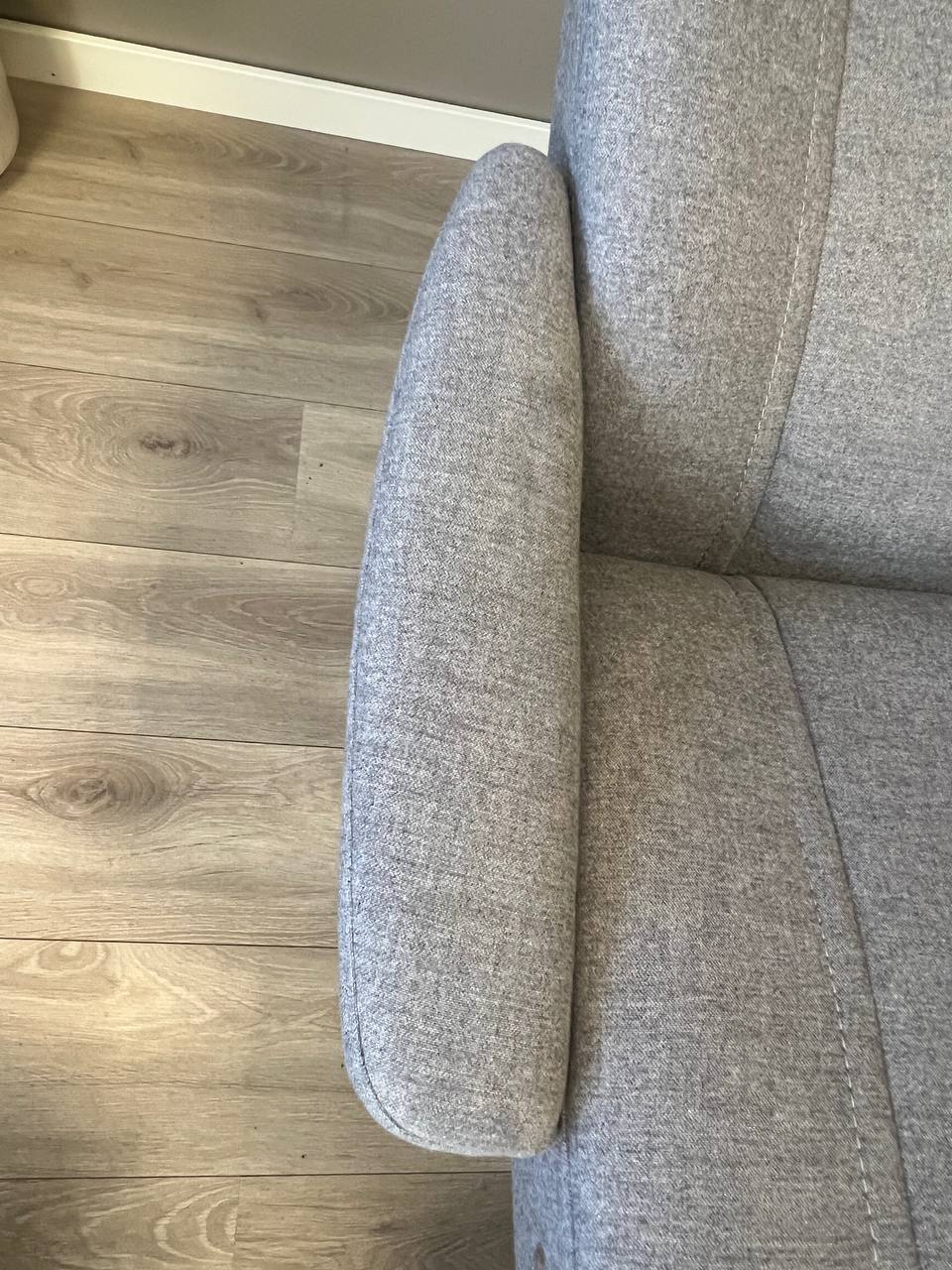 Stressless Wing Power lenestol (M) i grå tekstil