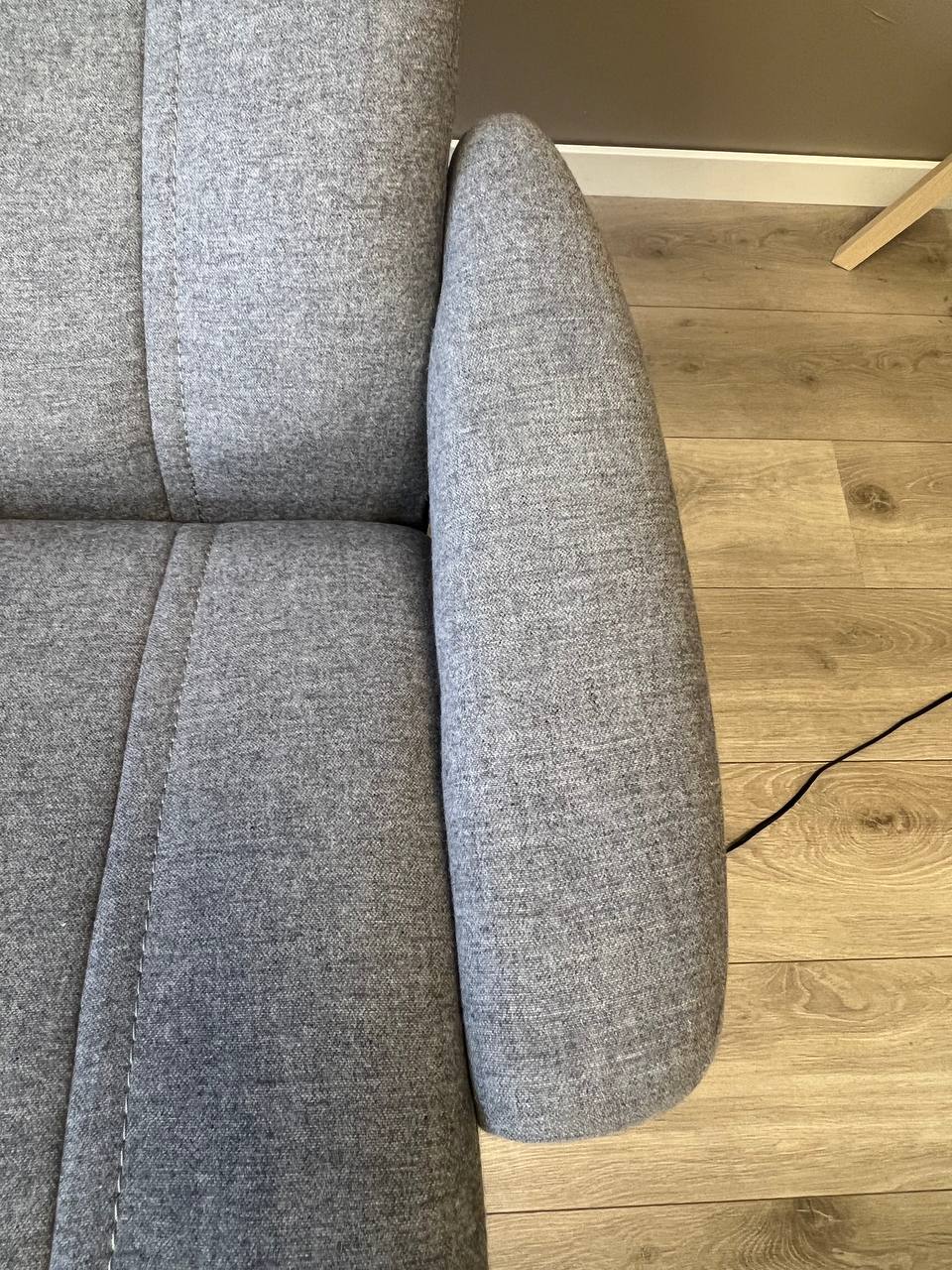 Stressless Wing Power lenestol (M) i grå tekstil