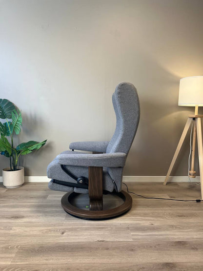Stressless Wing Power lenestol (M) i grå tekstil