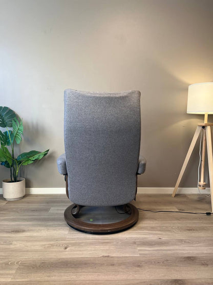 Stressless Wing Power lenestol (M) i grå tekstil