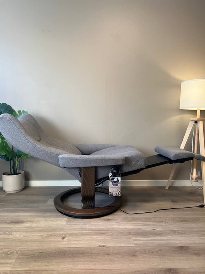 Stressless Wing Power lenestol (M) i grå tekstil