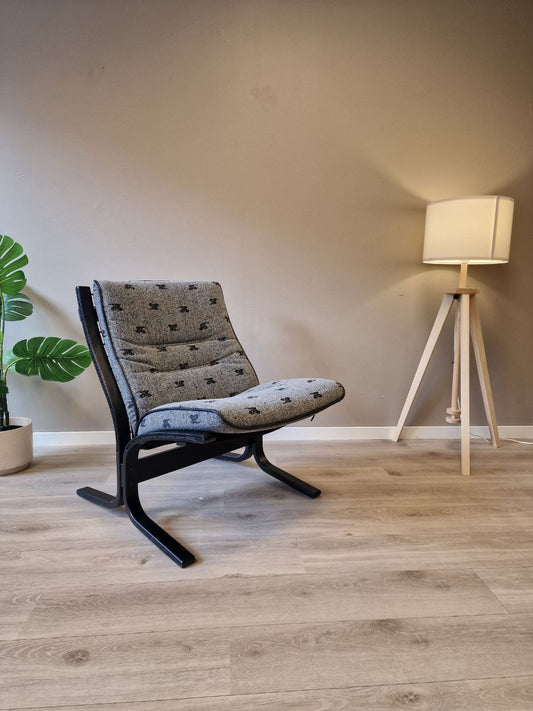 Vintage Siesta Lenestol – Grå tekstil svart treverk